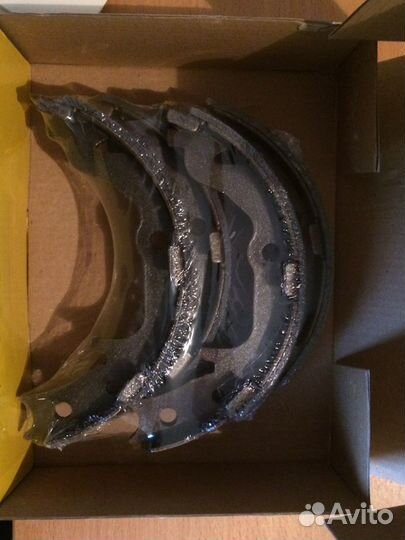 Колодки ручного тормоза Mitsubishi Lancer 10 ASX