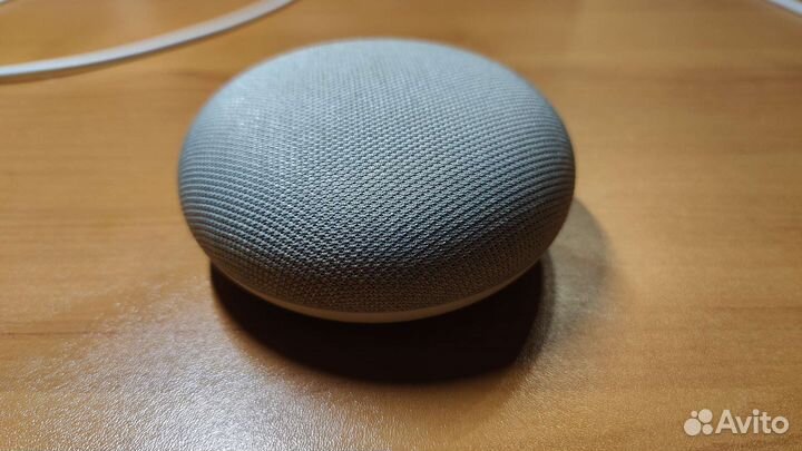 Умная колонка Google Home Mini