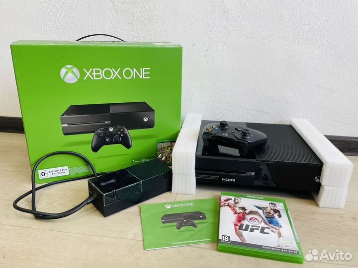 Xbox One 500 Гб / Комплект + 453 Игр