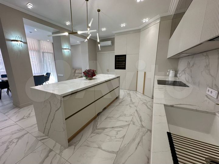 Дом 470,7 м² на участке 3,5 сот.