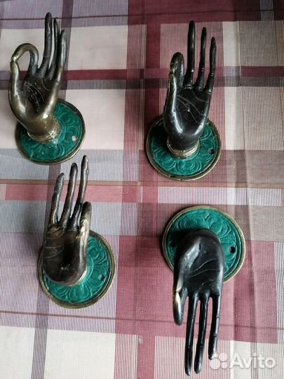 Бронзовая рука