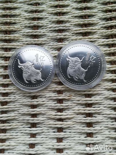 Жетон (монета) в капсуле Бык