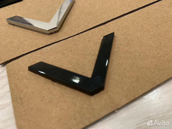 Орнамент буквы LADA в стиле Porsche