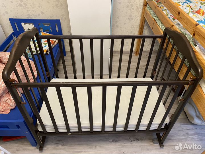 Детская кроватка с матрасом