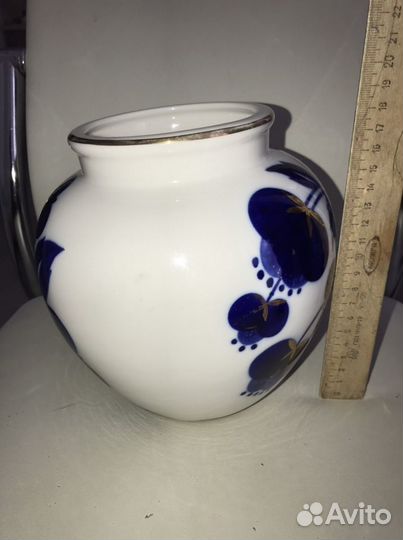 Фарфоровая ваза «Синие цветы»(18,5 см), лфз,1950