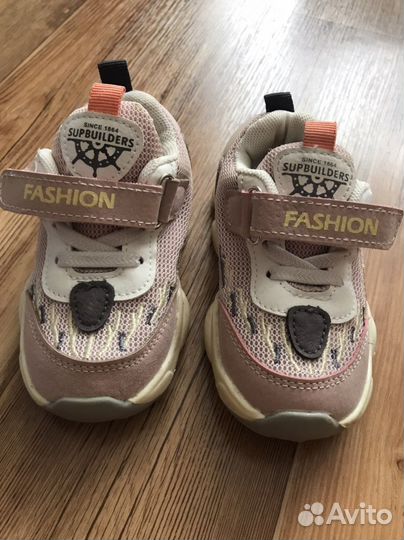 Кроссовки для девочки