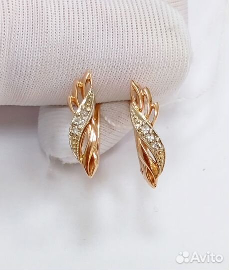 Серьги с синтетическим камнем Золото