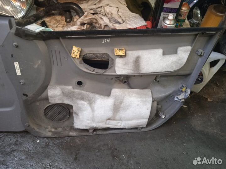 Обшивка боковой двери левая Hyundai Accent