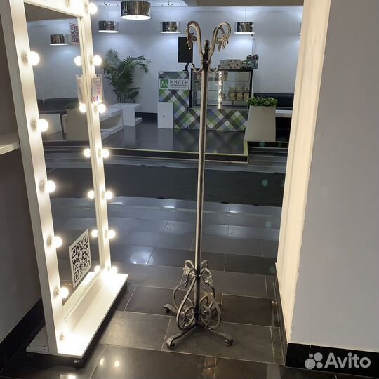 Вешалка напольная кованная