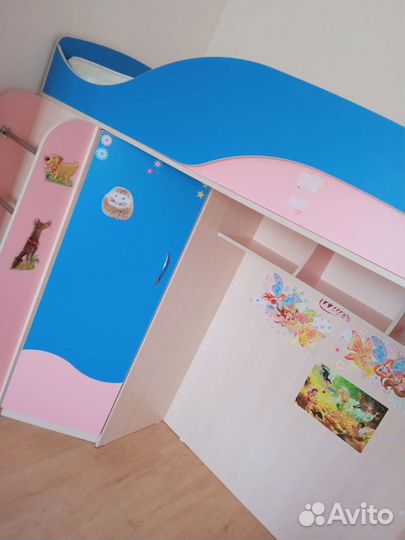 Двухъярусная кровать с матрасом со шкафом