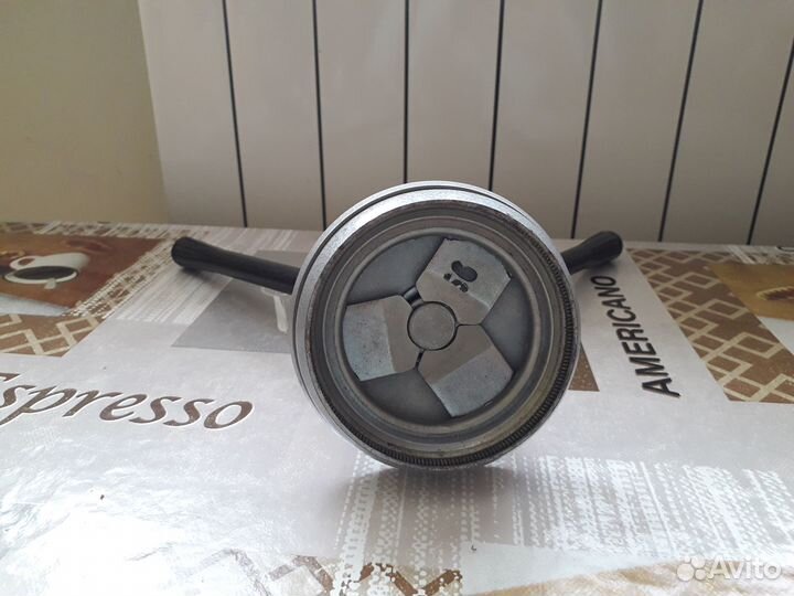 Машинка для закатывания банок автоматическая