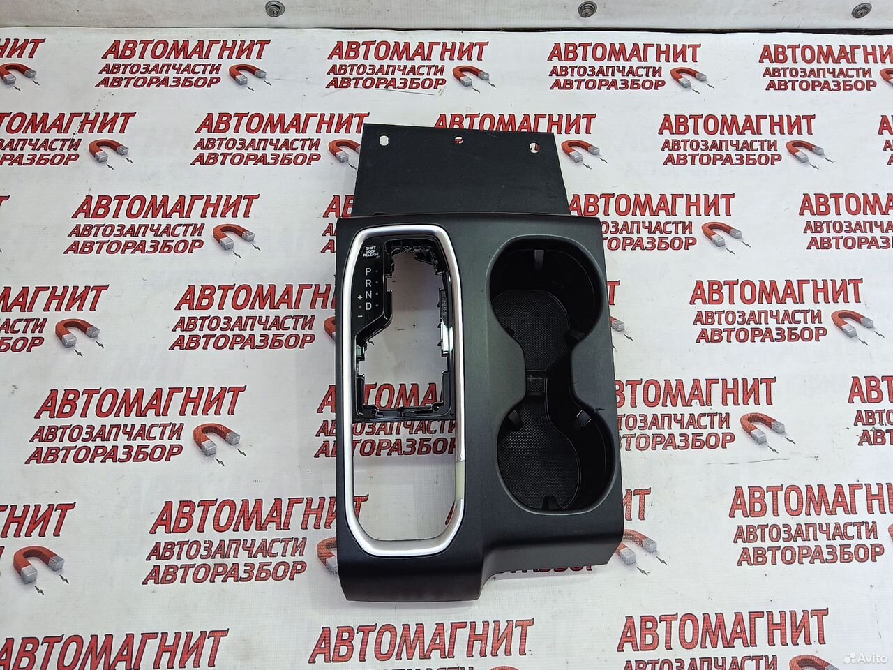 Накладка центральной консоли Хендай Санта Фе 4 TM