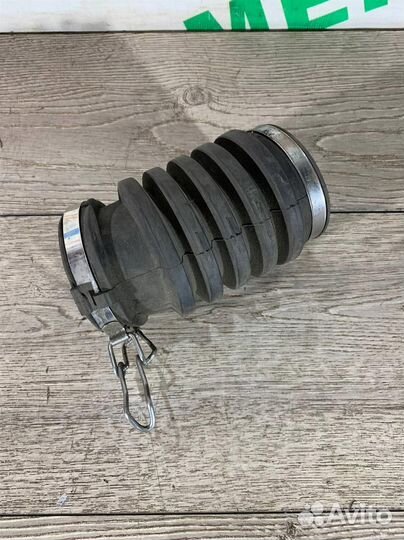 Патрубок воздушного фильтра Mercedes Benz-Мерседе