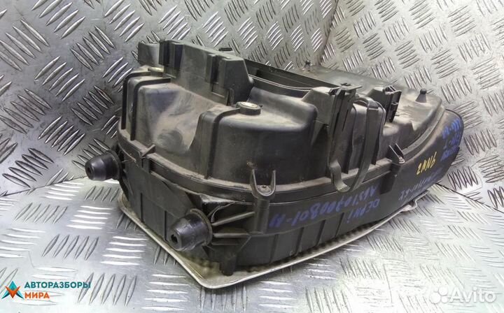 Корпус воздушного фильтра Mercedes-Benz C-Класс