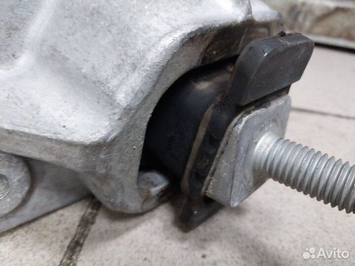 Подушка двигателя Land Rover Discovery L462 2.0