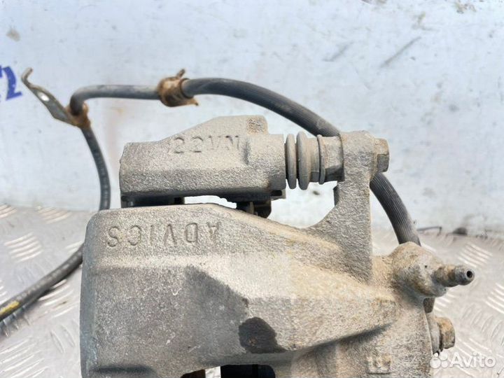 Суппорт тормозной передний правый Toyota Corolla