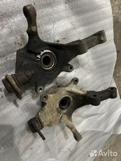 Поворотный кулак передний Renault Laguna 2