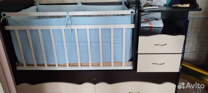 Кроватка с маятником