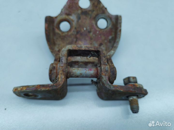 Петля передней левой двери Mitsubishi Eclipse 1G