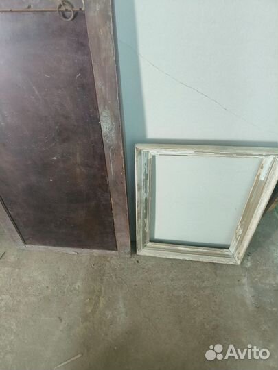 Старинное зеркало в рамке