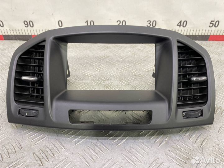 Б/У Дефлектор воздушный центральной консоли Opel