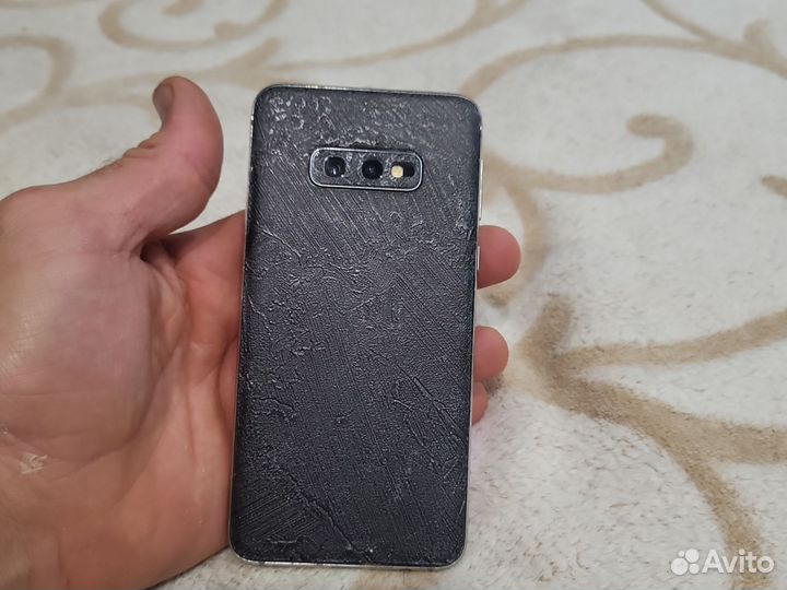 Samsung Galaxy S10e, 8/128 ГБ