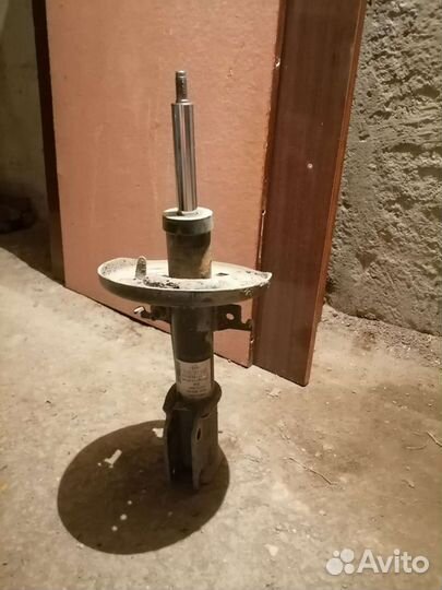 Амортизатор передней стойки