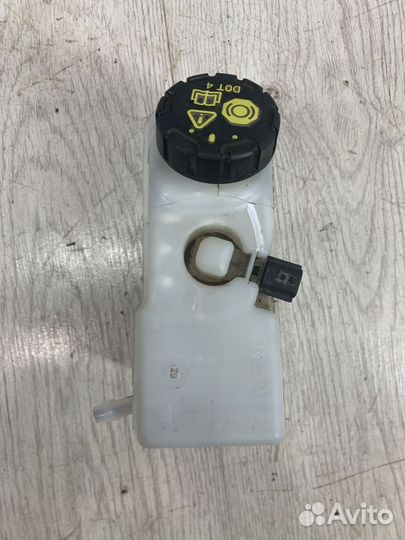 Бачок тормозной жидкости Renault sandero 2