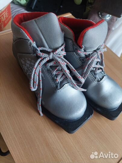 Лыжные ботинки