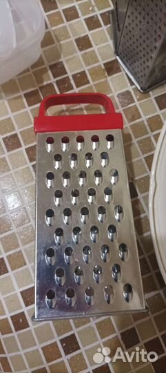 Заварочный чайник, кухонная утварь, тарелки