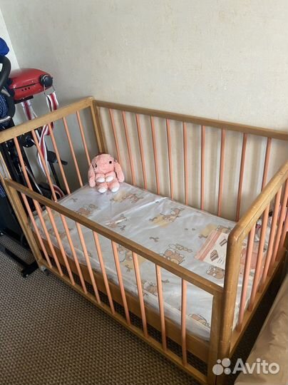 Матрас в состоянии нового и кроватка