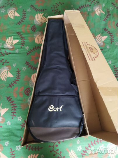 Классическая гитара Cort 3/4 с чехлом