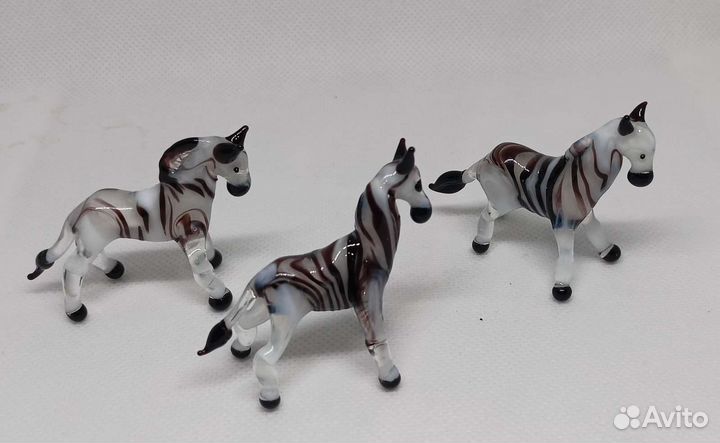 Фигурки из цветного стекла