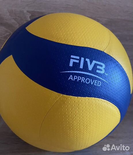 Волейбольный мяч mikasa V300W