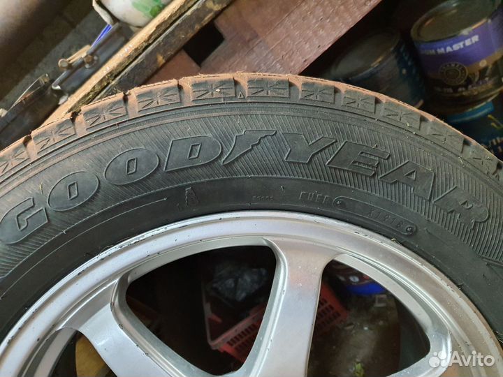 Goodyear Ice Navi 6 215/60 R17 96