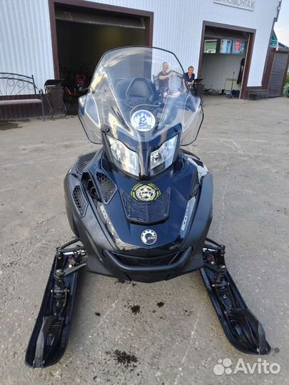 Снегоход BRP Commander 800