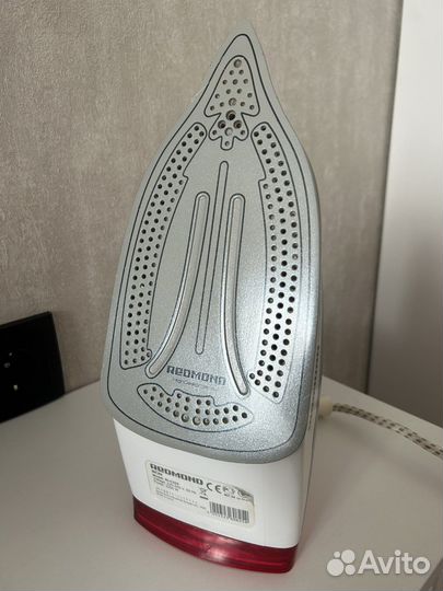 Утюг Redmond