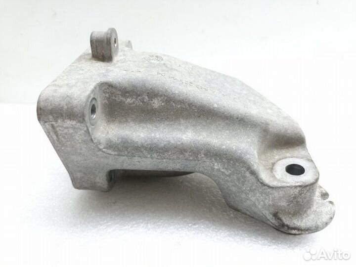 Кронштейн двигателя правый Mercedes-Benz E-Class