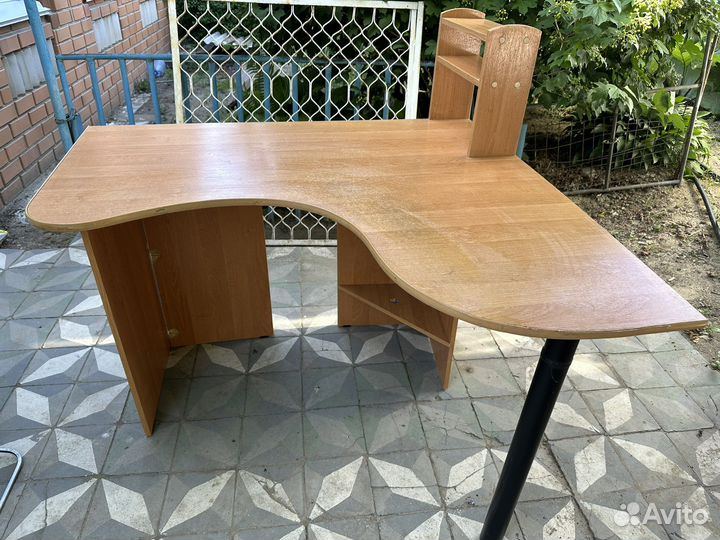 Компьютерный стол угловой