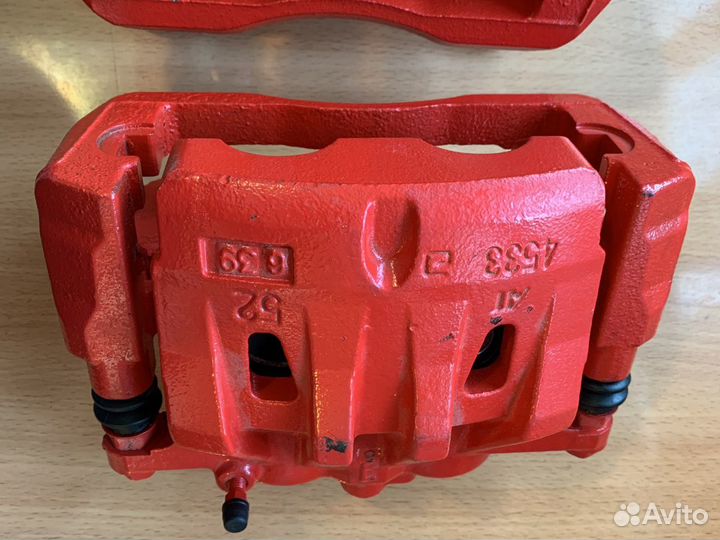 Суппорта тормозные оригинал 2 поршня Lexus RX 17г