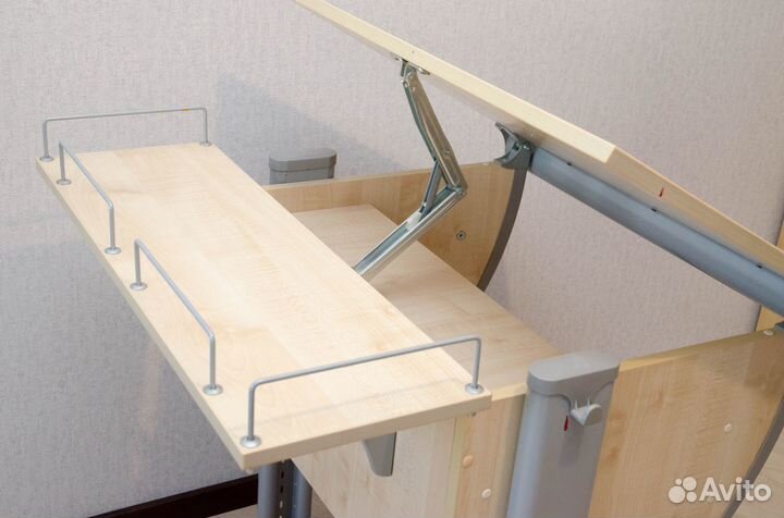 Стол с регулировкой по высоте 