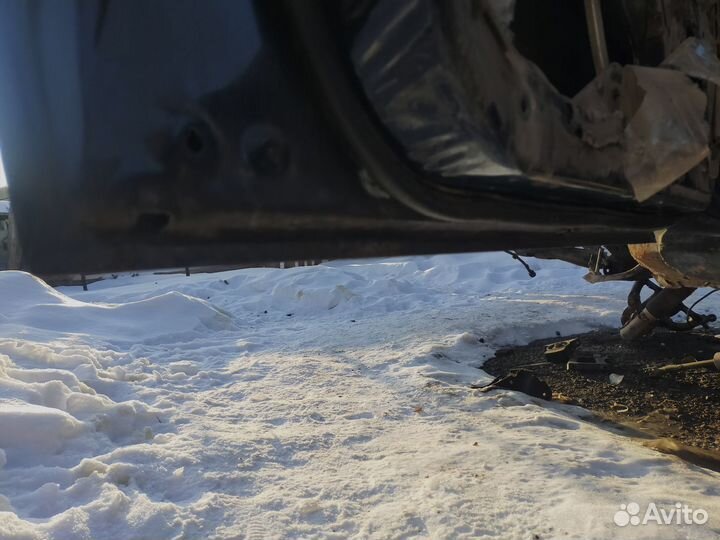 Дверь передняя левая Митсубиси Каризма