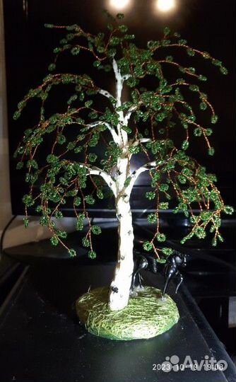 Береза из бисера с фигуркой