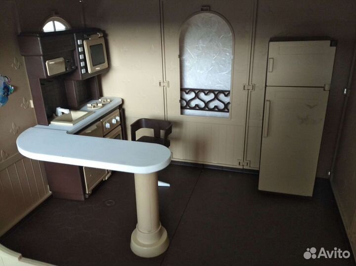 Кукольный домик с мебелью