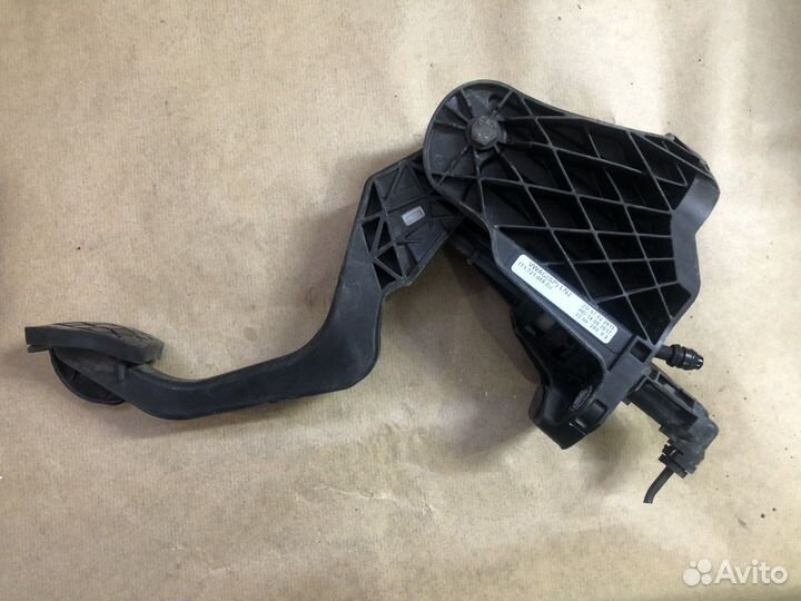 Педали на Volksvagen caddy 2017