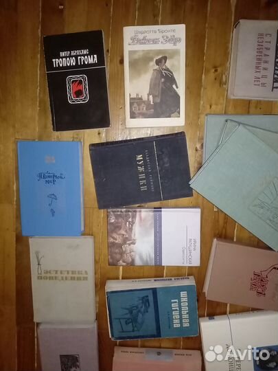 Книги художественная литература различная
