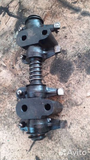 Ось коромысел в сборе ман