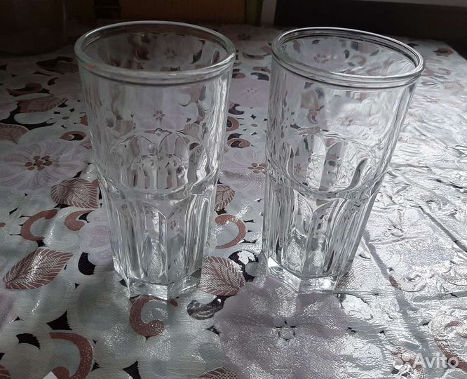 Бокалы, рюмки, соусница