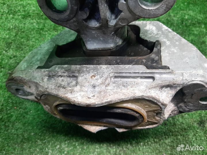 Опора (подушка) двигателя левая Opel Zafira C 2014