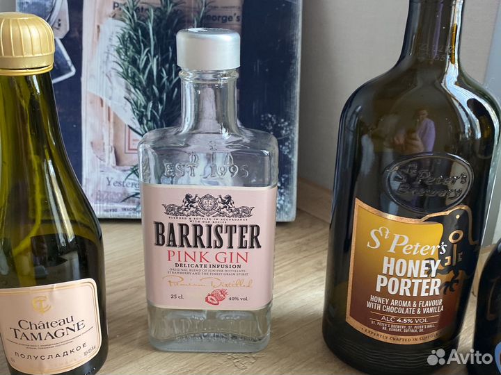 Пустые бутылки из под алкоголя